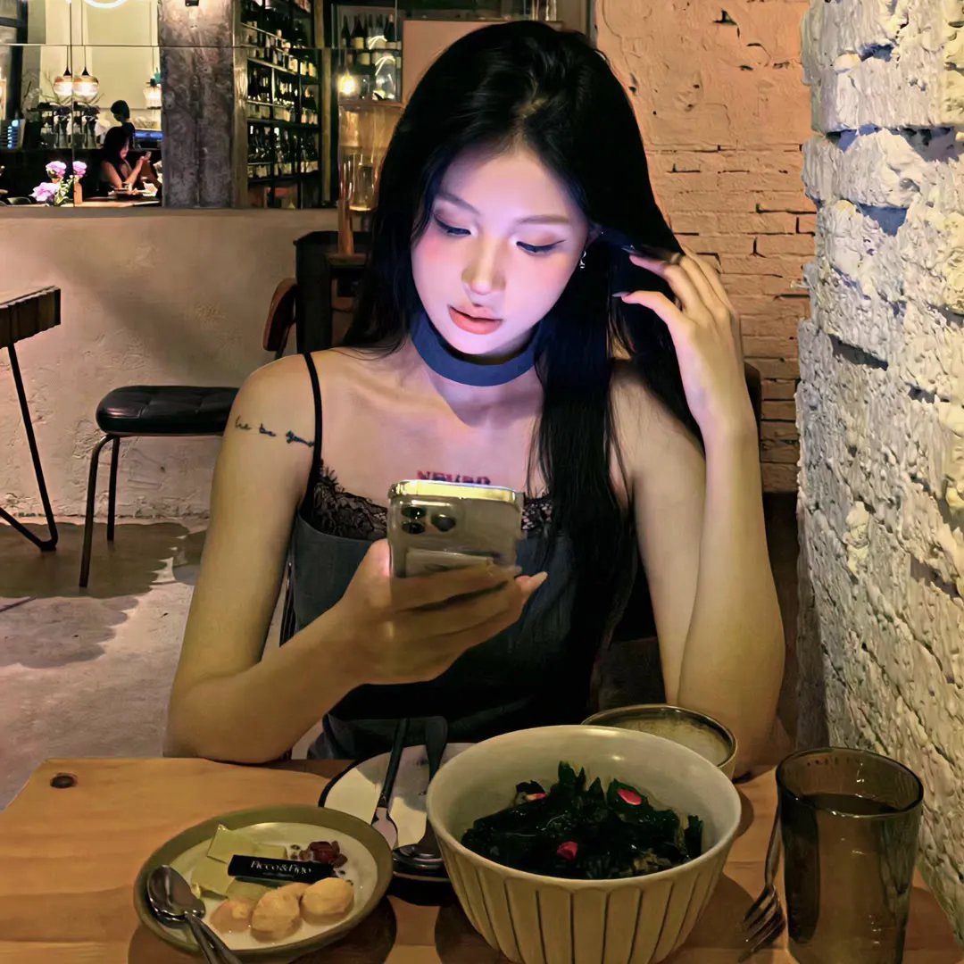 顶流爱豆迟到让全组苦等，平台账号被停更，长达一周引热议